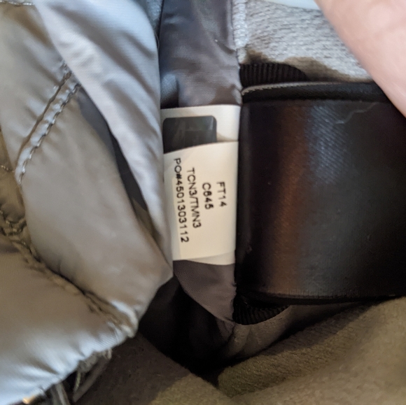 The North Face - Lightweight Quilted Plush Puff Vest C645 | XS | Gray & Red Logo - Picture 13 of 14